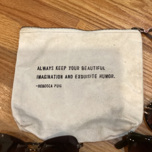 Bag with Sunglasses - Picture 2 of 5